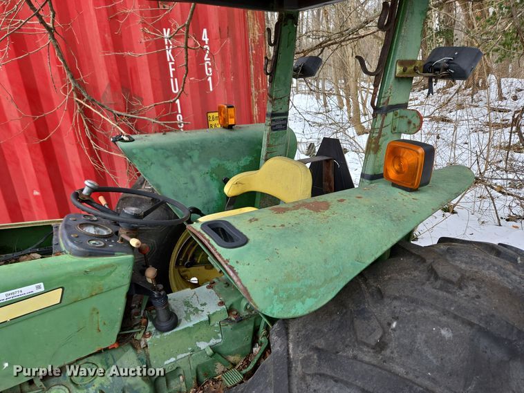 image for item DH9774 1976 John Deere 2640 tractor