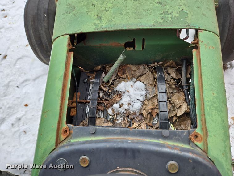 image for item DH9774 1976 John Deere 2640 tractor