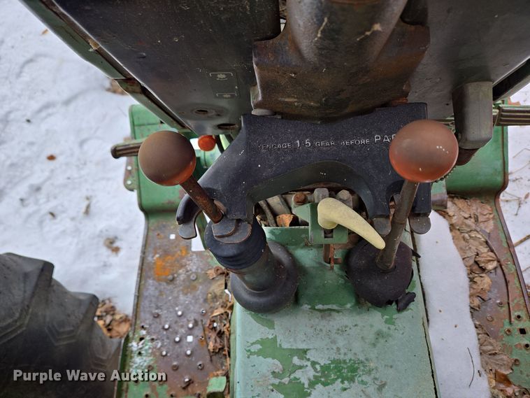 image for item DH9774 1976 John Deere 2640 tractor