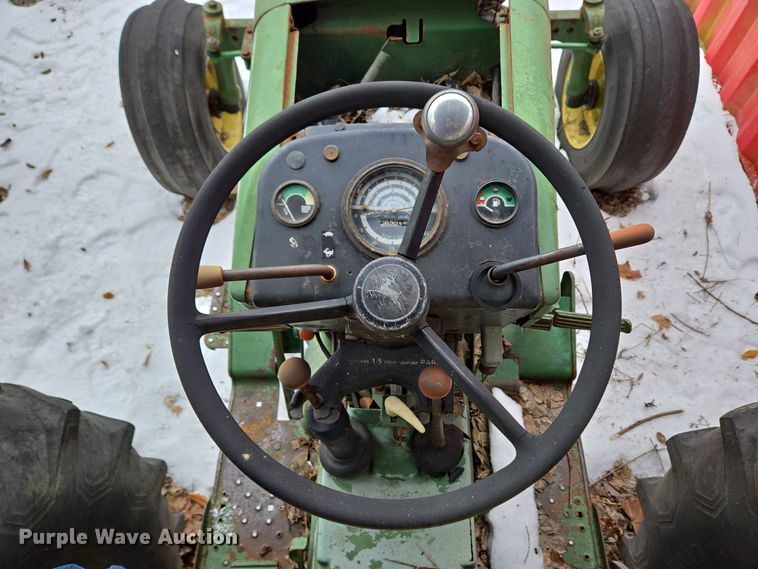 image for item DH9774 1976 John Deere 2640 tractor