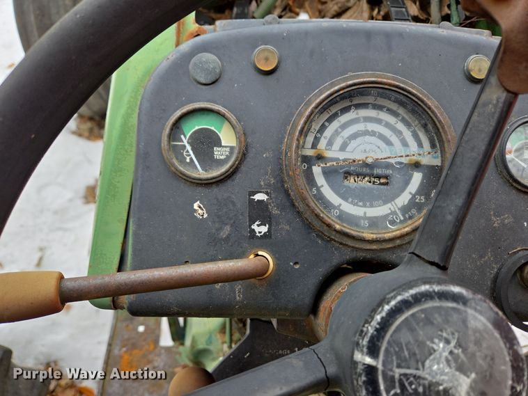 image for item DH9774 1976 John Deere 2640 tractor