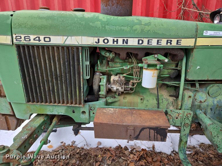 image for item DH9774 1976 John Deere 2640 tractor