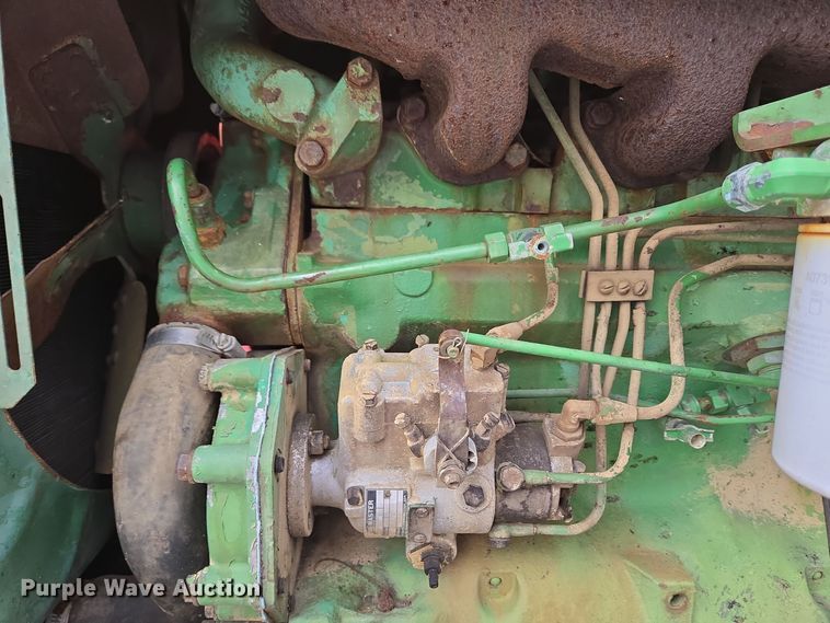 image for item DH9774 1976 John Deere 2640 tractor