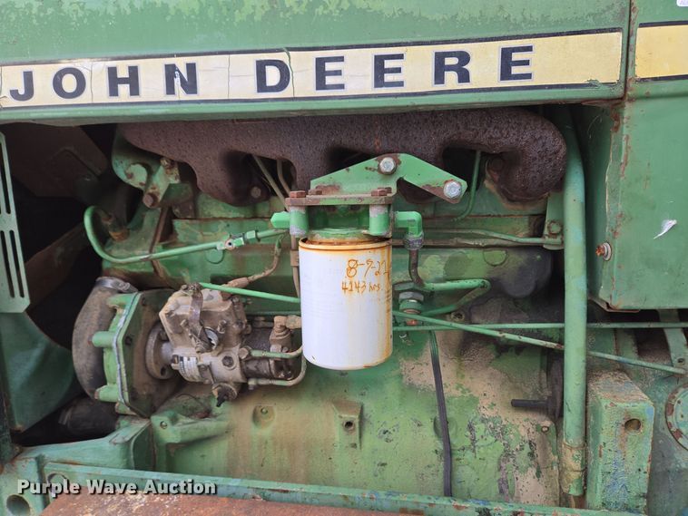 image for item DH9774 1976 John Deere 2640 tractor