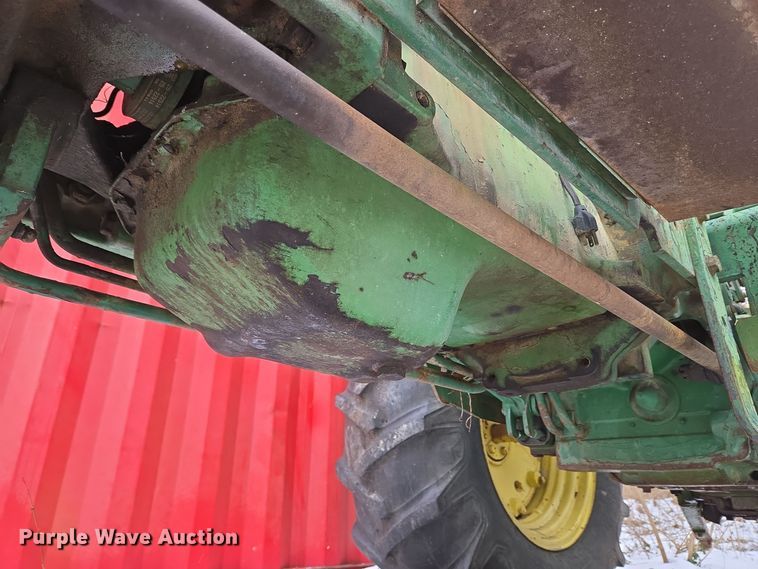 image for item DH9774 1976 John Deere 2640 tractor