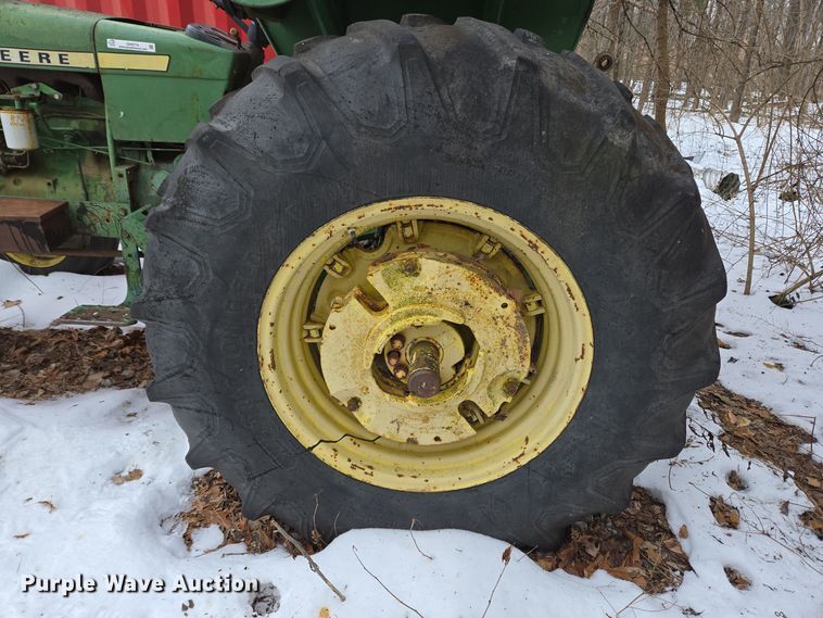 image for item DH9774 1976 John Deere 2640 tractor