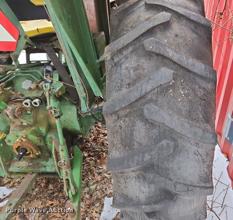 image for item DH9774 1976 John Deere 2640 tractor