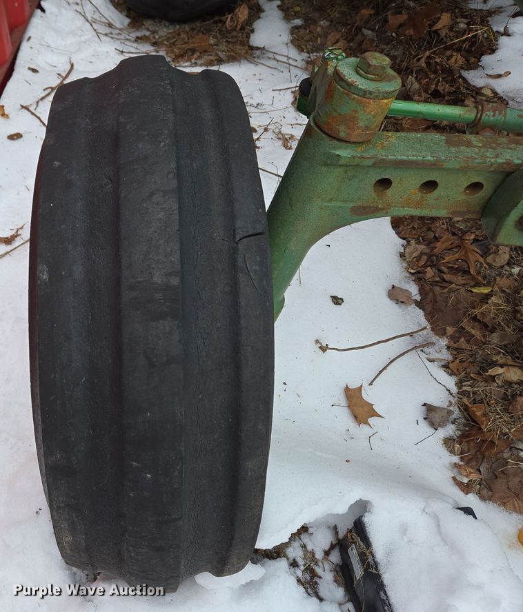 image for item DH9774 1976 John Deere 2640 tractor