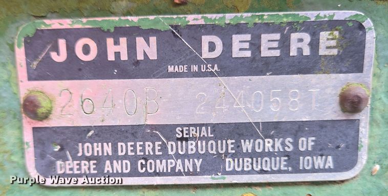 image for item DH9774 1976 John Deere 2640 tractor