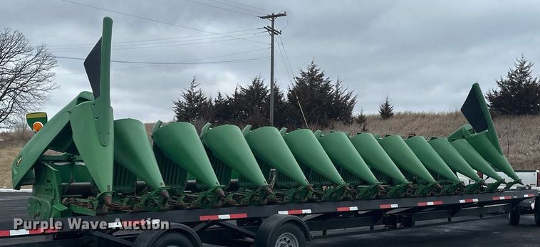 image for item DN0963 John Deere 1293 corn head