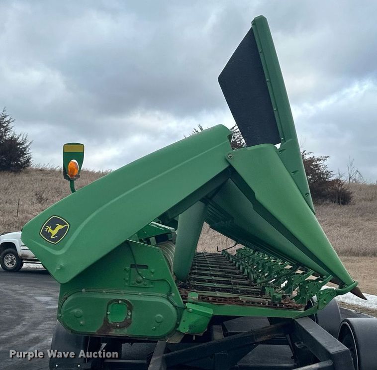 image for item DN0963 John Deere 1293 corn head