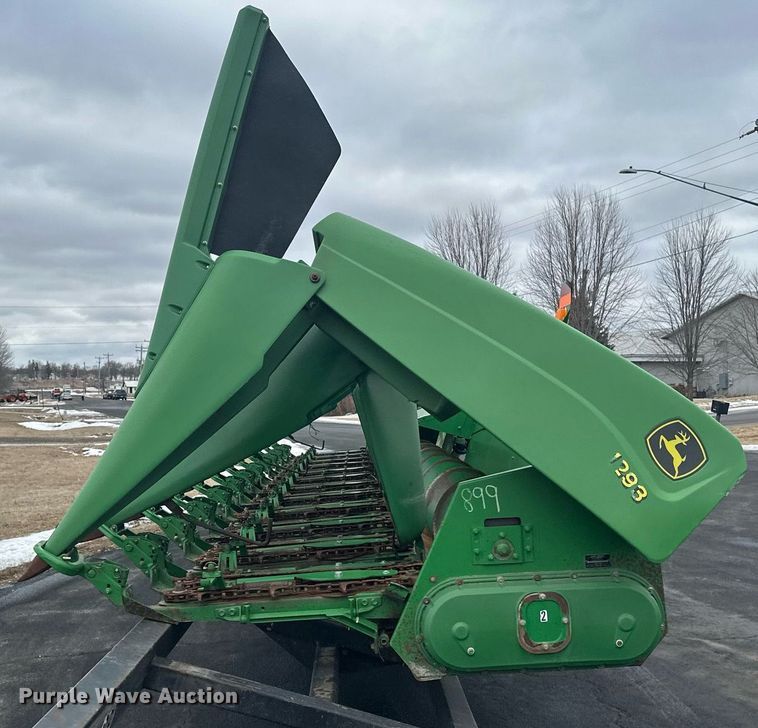 image for item DN0963 John Deere 1293 corn head
