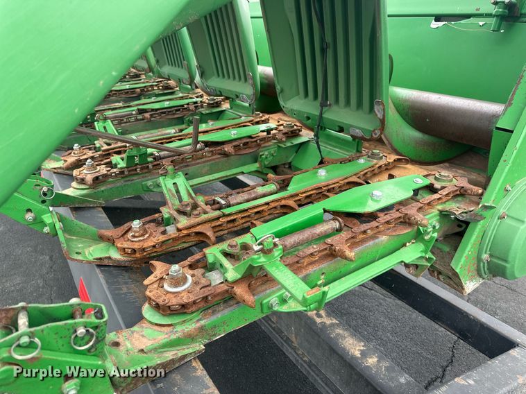 image for item DN0963 John Deere 1293 corn head