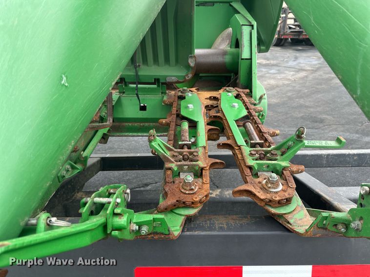 image for item DN0963 John Deere 1293 corn head