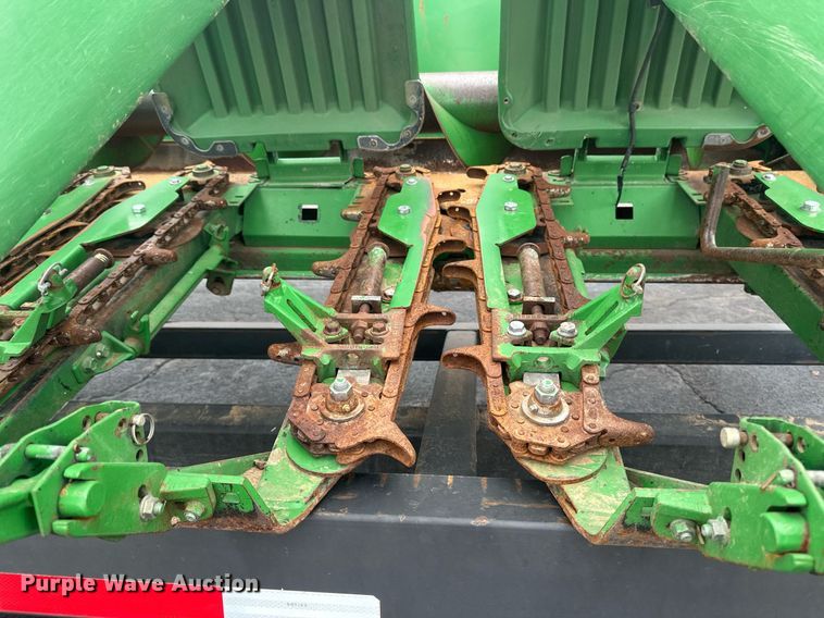 image for item DN0963 John Deere 1293 corn head