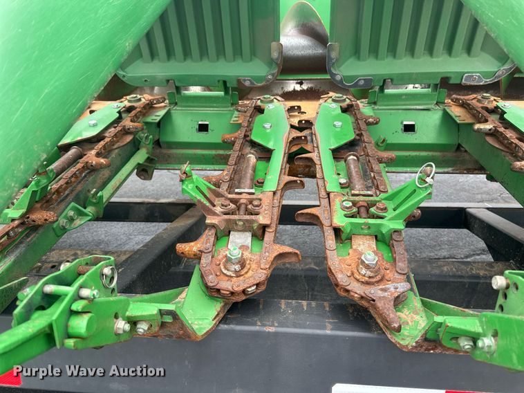 image for item DN0963 John Deere 1293 corn head