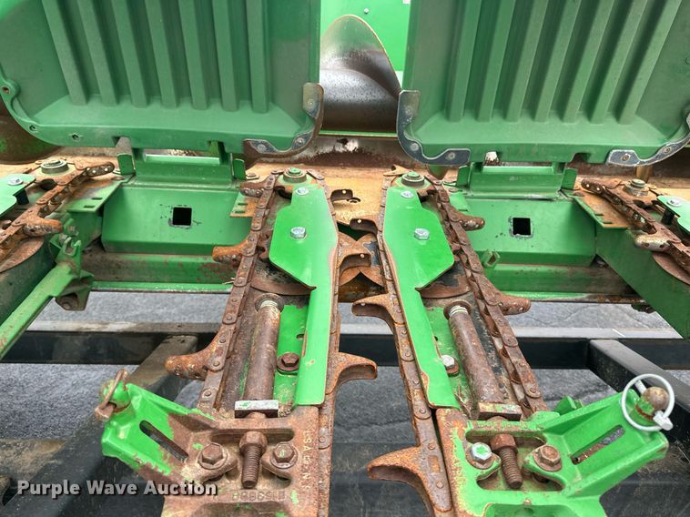 image for item DN0963 John Deere 1293 corn head