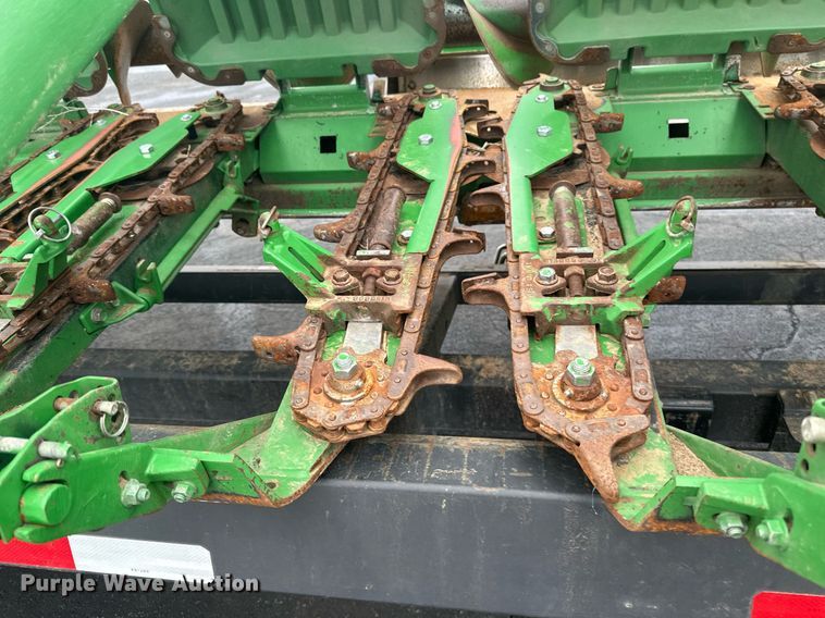 image for item DN0963 John Deere 1293 corn head
