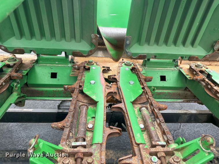 image for item DN0963 John Deere 1293 corn head