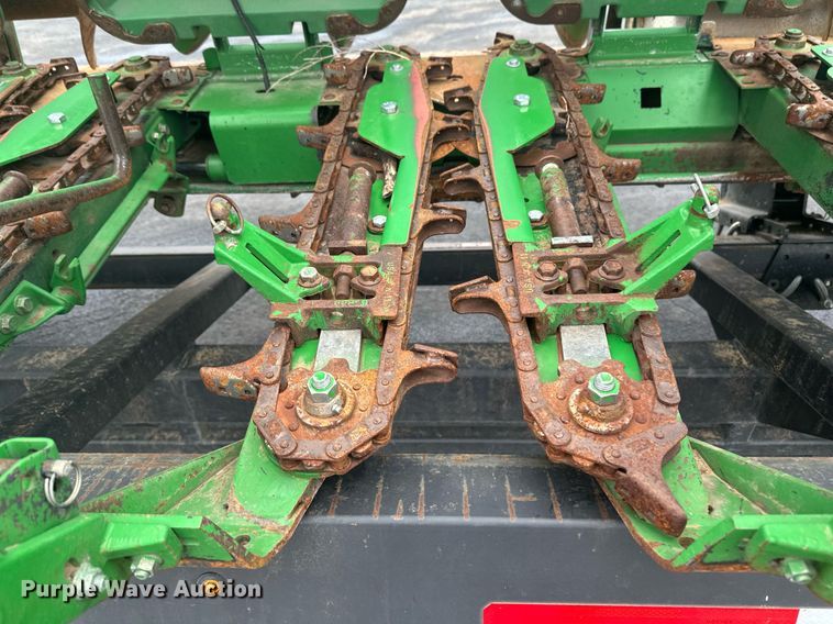 image for item DN0963 John Deere 1293 corn head