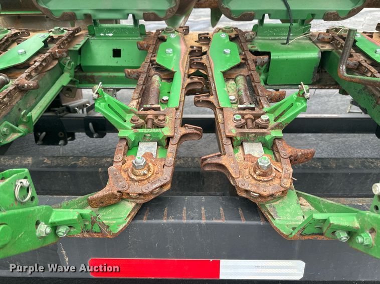 image for item DN0963 John Deere 1293 corn head