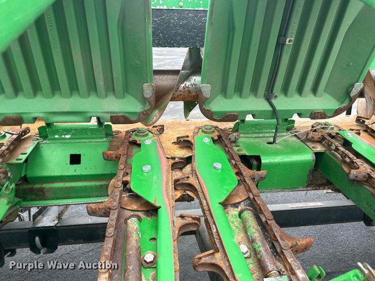 image for item DN0963 John Deere 1293 corn head