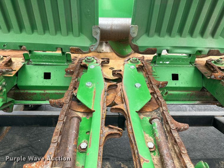 image for item DN0963 John Deere 1293 corn head