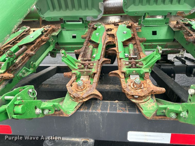 image for item DN0963 John Deere 1293 corn head