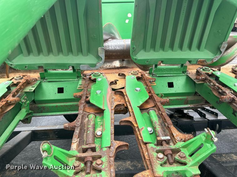 image for item DN0963 John Deere 1293 corn head