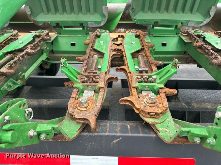 image for item DN0963 John Deere 1293 corn head