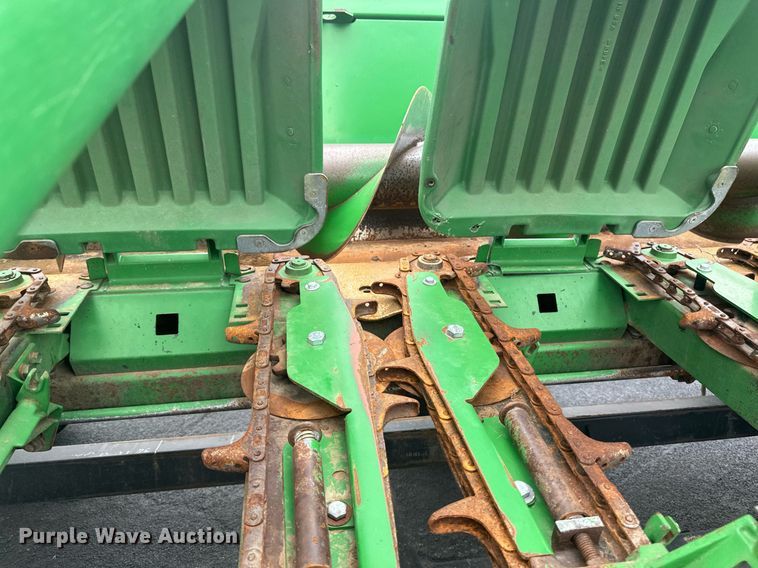 image for item DN0963 John Deere 1293 corn head