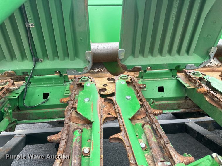image for item DN0963 John Deere 1293 corn head