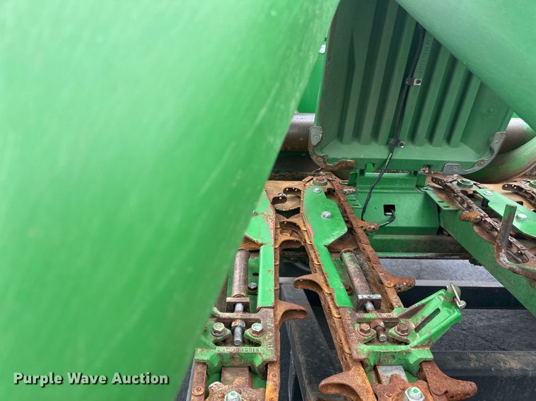 image for item DN0963 John Deere 1293 corn head