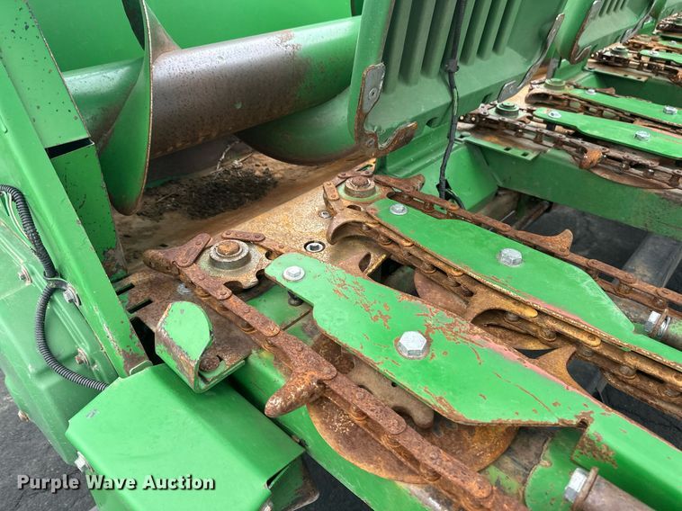 image for item DN0963 John Deere 1293 corn head