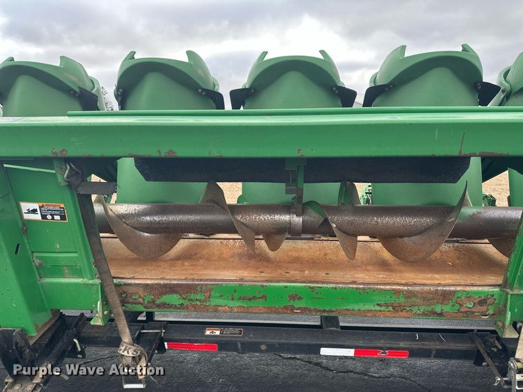 image for item DN0963 John Deere 1293 corn head