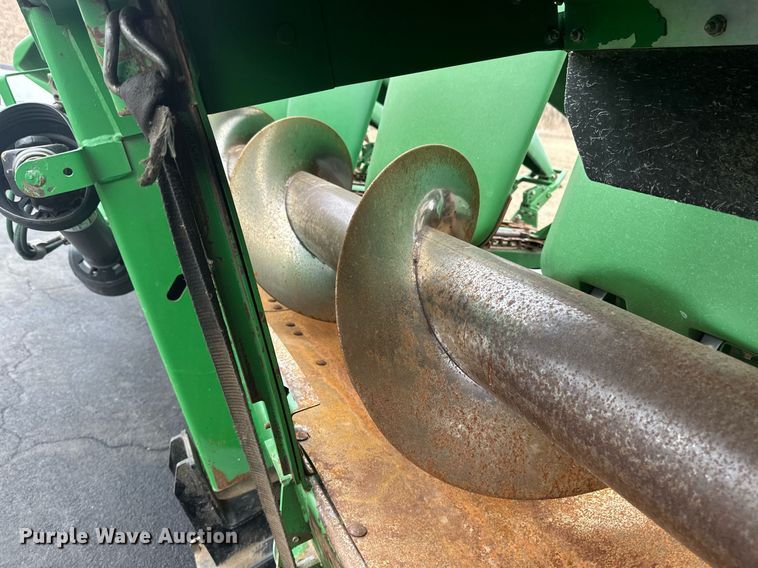 image for item DN0963 John Deere 1293 corn head