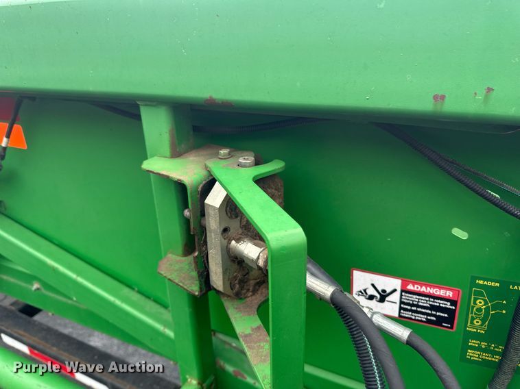 image for item DN0963 John Deere 1293 corn head