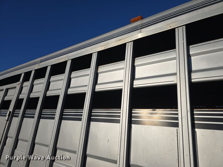 image for item DO7718 1991 Titan livestock trailer