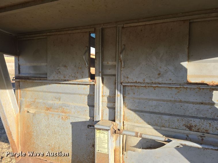 image for item DO7718 1991 Titan livestock trailer