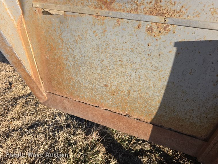 image for item DO7718 1991 Titan livestock trailer
