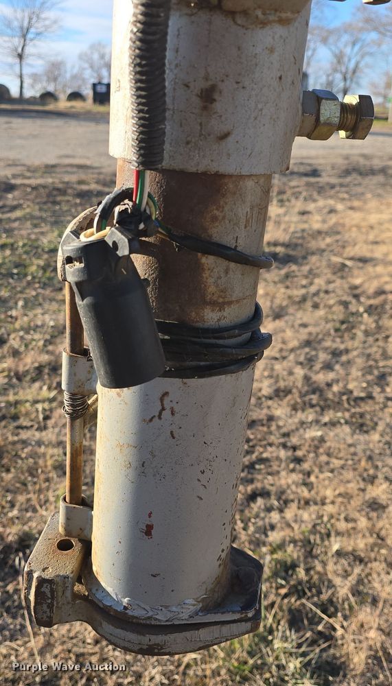 image for item DO7718 1991 Titan livestock trailer