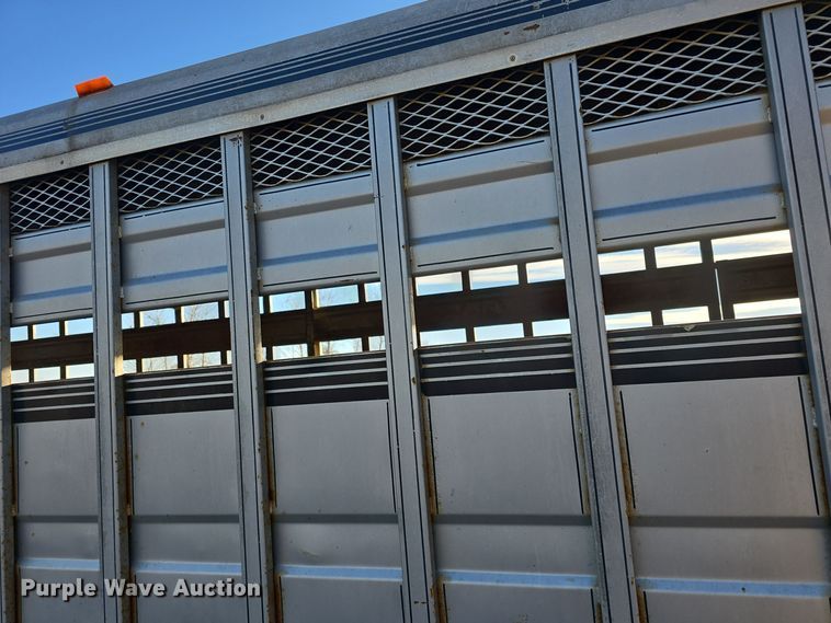 image for item DO7718 1991 Titan livestock trailer