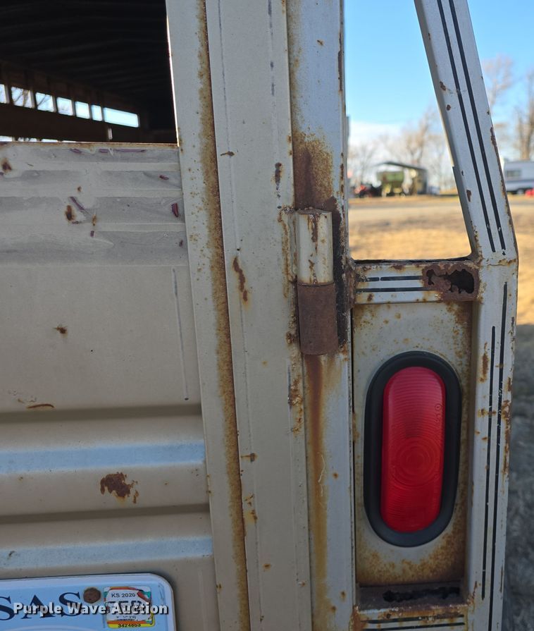 image for item DO7718 1991 Titan livestock trailer