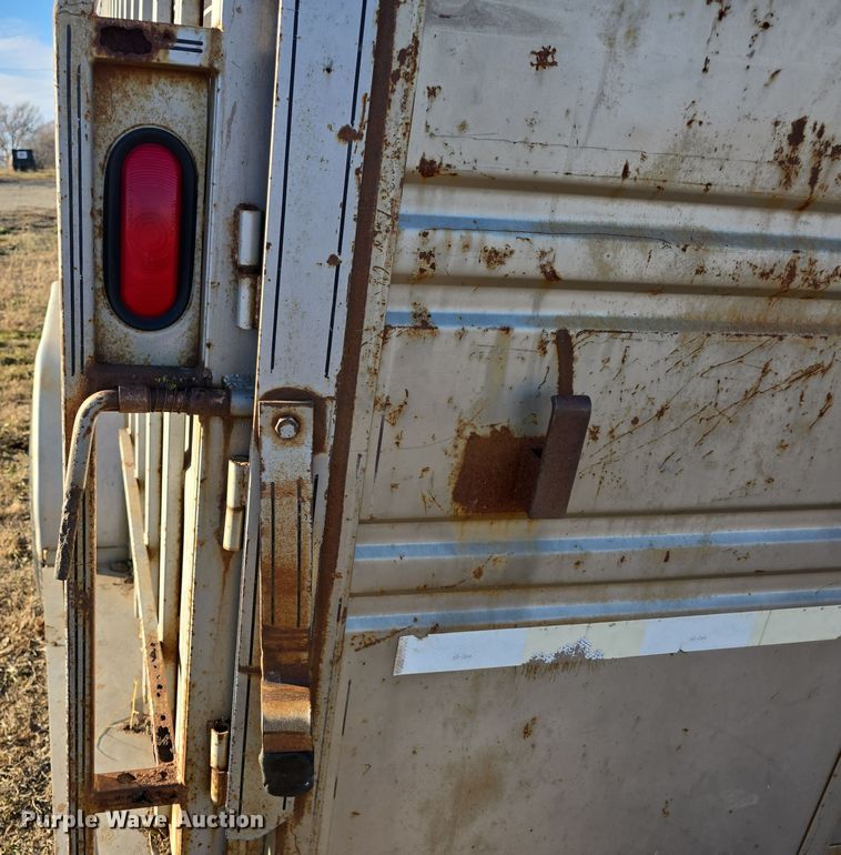 image for item DO7718 1991 Titan livestock trailer