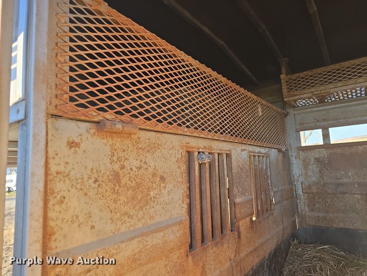 image for item DO7718 1991 Titan livestock trailer