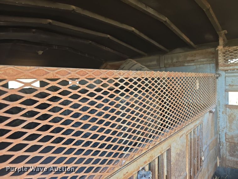 image for item DO7718 1991 Titan livestock trailer