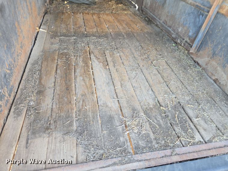 image for item DO7718 1991 Titan livestock trailer