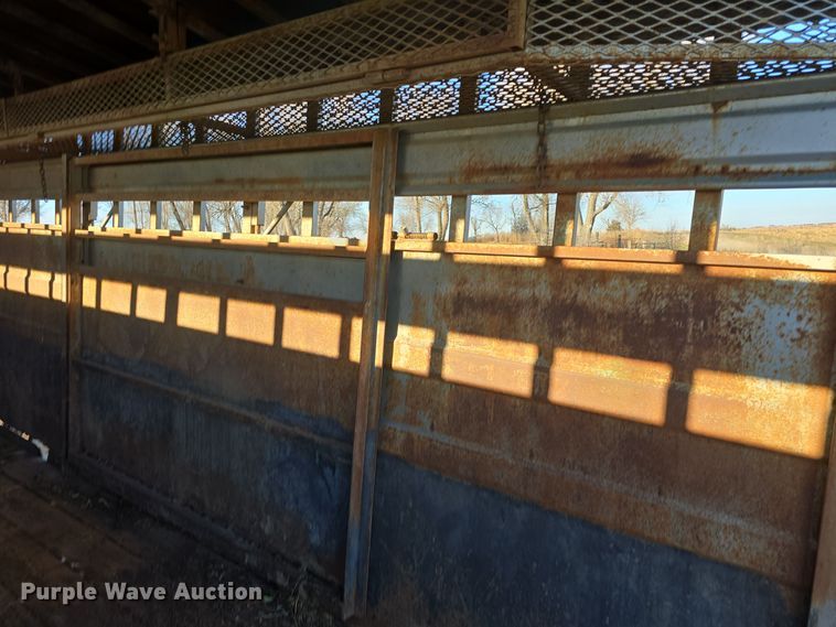 image for item DO7718 1991 Titan livestock trailer