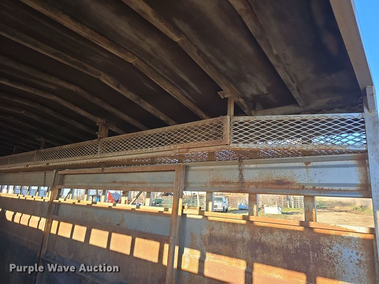 image for item DO7718 1991 Titan livestock trailer