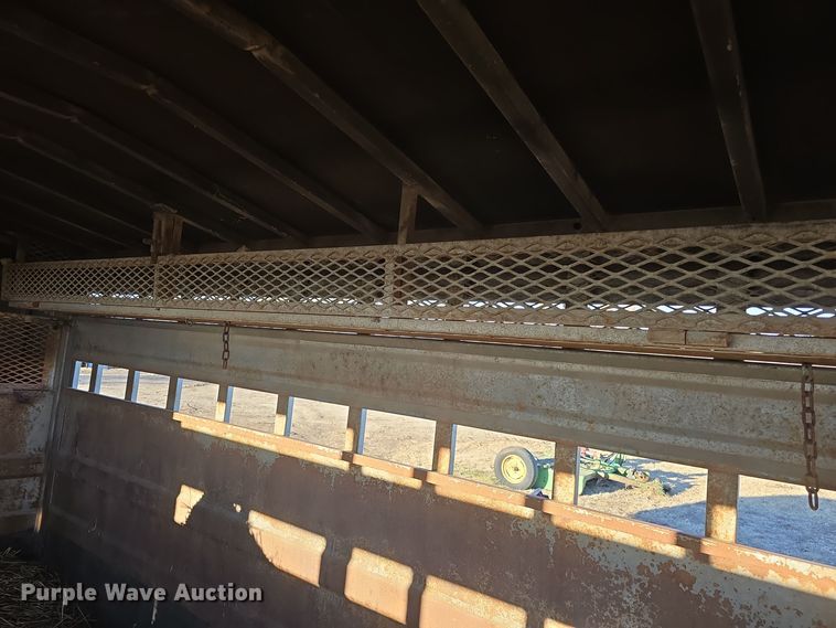 image for item DO7718 1991 Titan livestock trailer